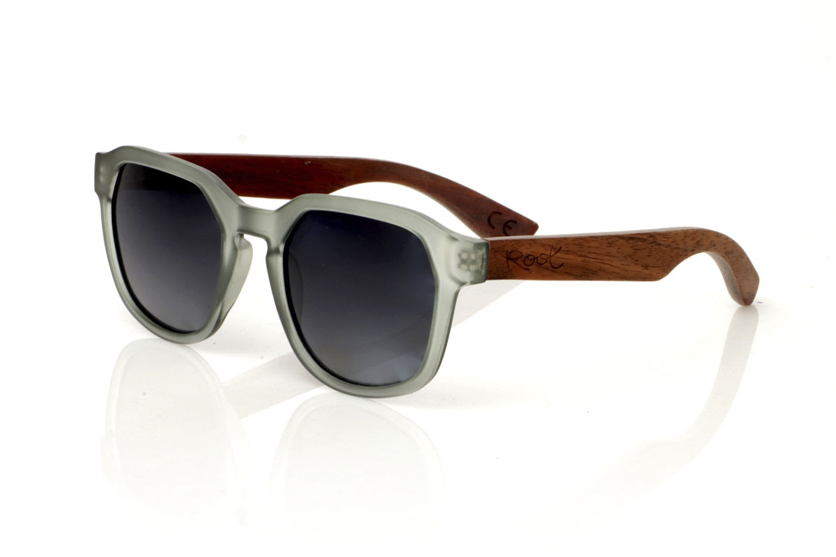 Wood eyewear of Walnut MOON BLACK. The MOON BLACK are your new favorite sunglasses, with a hexagonal PC frame in matte transparent gray and walnut wood temples. Perfect for those looking for a special touch in their daily life, these glasses mix design and nature in a unique way. Comfortable to wear and great for seeing everything in a new light, they adapt to any look and occasion. Moon black are the ideal complement for any face. Try them and feel how they complement your style. Front measurement: 148x50mm. Caliber: 53 for Wholesale & Retail | Root Sunglasses® 